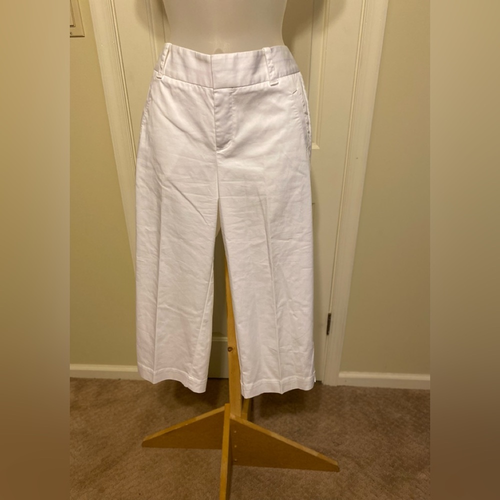Dockers - Womanโs white high rise crop pants, Size: 6